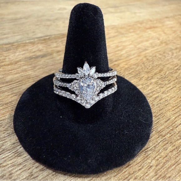 Modern Gents Delilah Pear Cut Engagement Ring Set + Zoey Chevron Band, Size 11 - Picture 1 of 4